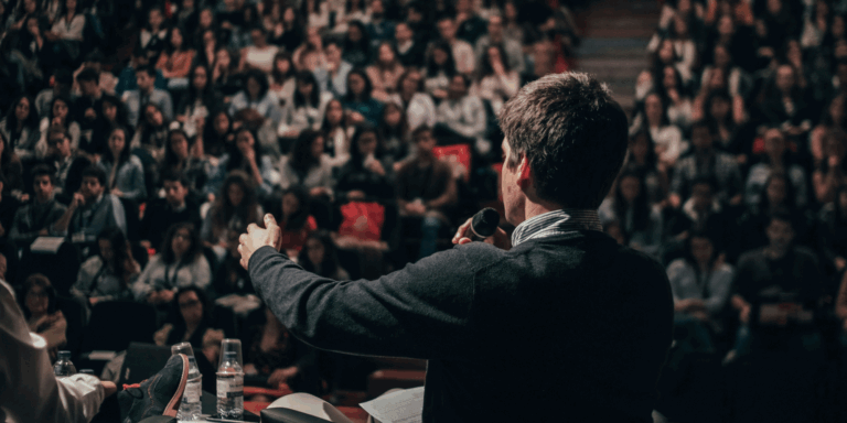 Eloquence, vitale pour des prises de paroles en public ?